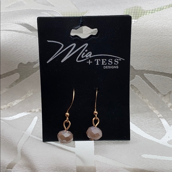 Earrings - Picture 1 of 2